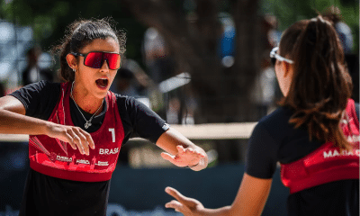 Brasileiras Marcela e Maria Clara reagem no Mundial Sub-21 e conquistam o bronze na competição de Vôlei de Praia