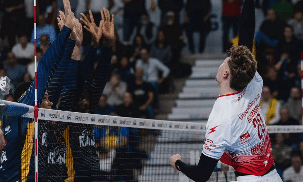 Lukas bergmann com a camisa do Piacenza