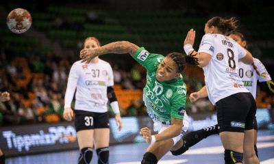 Bruna de Paula em quadra pelo Gyori no Campeonato Húngaro de handebol feminino