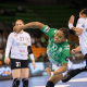 Bruna de Paula em quadra pelo Gyori no Campeonato Húngaro de handebol feminino