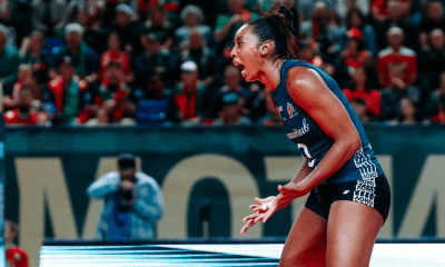 Kisy em quadra pelo Lokomotiv Kaliningrado nA Superliga Russa de vôlei feminino