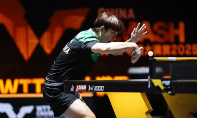 Leonardo Iizuka em ação com a camisa do Brasil - Tênis de Mesa