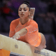 Julia Soares se apresenta na trave no Mundial de Ginástica Artística Jakarta-2025