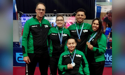 Para Elite de Yvelines de tênis de mesa paralímpicos - seleção brasileira com suas medalhas