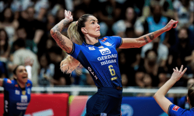 Thaisa ataca a bola no jogo entre Minas e Fluminense na Superliga Feminina de Vôlei
