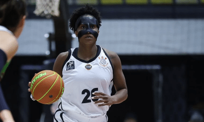 Thayná Silva no jogo entre Corinthians e Santo André no Paulista de basquete - volta de Sassá