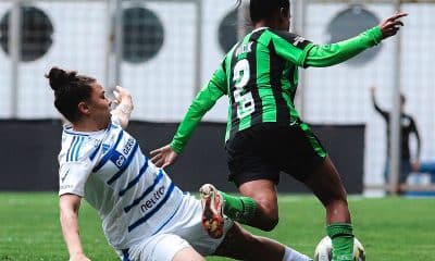 Na imagem, disputa da bola no primeiro jogo da final entre Cruzeiro e América (MG).