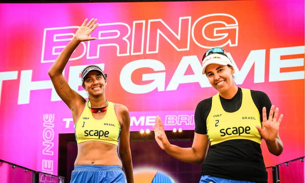 Na imagem, Ana Patrícia e Duda na apresentação da partida anterior no Mundial de Vôlei de Praia.