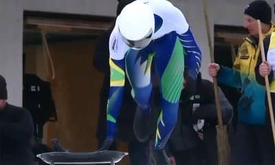 Na imagem, Eduardo Strapasson partindo da largada com seu trenó do skeleton.