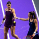 Luisa Stefani e Timea Babos no WTA Finals