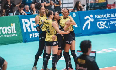 O Praia Clube conquistou a quarta vitória seguida na Superliga (Foto: Fernanda Georges/Barueri)