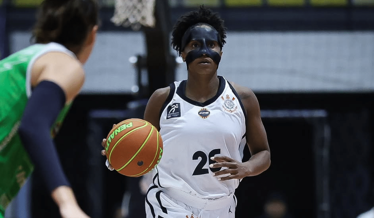 Thayna Silva comandou o Corinthians na vitória fora de casa pela primeira partida da semifinal do Paulista (Foto: Beto Miller/SCCP)