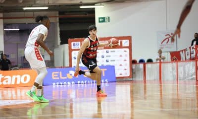 Na foto, Alex Negrete, que foi o principal pontuador do Flamengo, armando o ataque do Rubro-Negro.