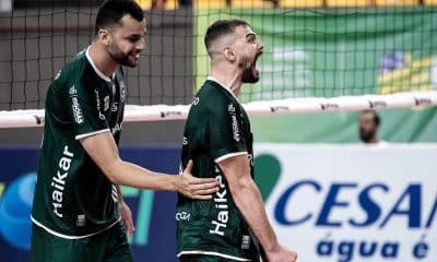 Na imagem, Robinho, que foi o maior pontuador para o Goiás, comemorando.