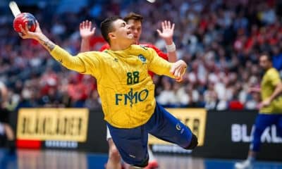 Na imagem, Guilherme Borges se atirando para arremessar a bola.