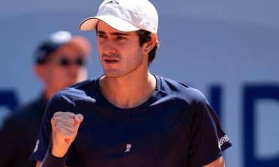 Na imagem, Gustavo Heide comemorando mais um ponto.