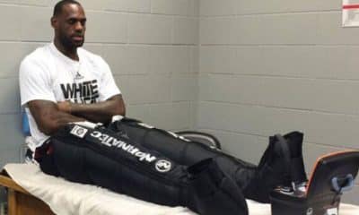Lebron James usa bota de compressão em seu treino regenerativo