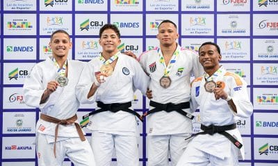 Na imagem, o pódio da categoria até 66 kg, com Ronald Lima, ao centro com a medalha de ouro.