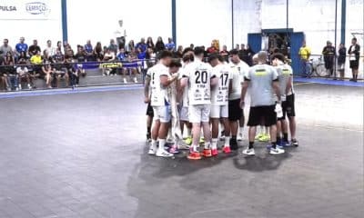 Taubaté venceu o Pinheiros no primeiro jogo da final do Super Paulistão de handebol masculino (Foto: Reprodução YouTube 7M Handebol Total)