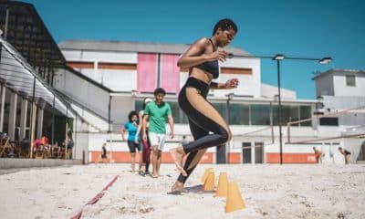 Treino funcional na areia- benefícios além da estética