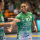 Bruna de Paula comemora gol do Gyori na Champions League de handebol