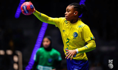 Bruna de Paula no jogo entre Brasil e República Tcheca no Mundial de Handebol feminino