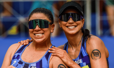 Carol e Rebecca vencem na estreia no Mundial
