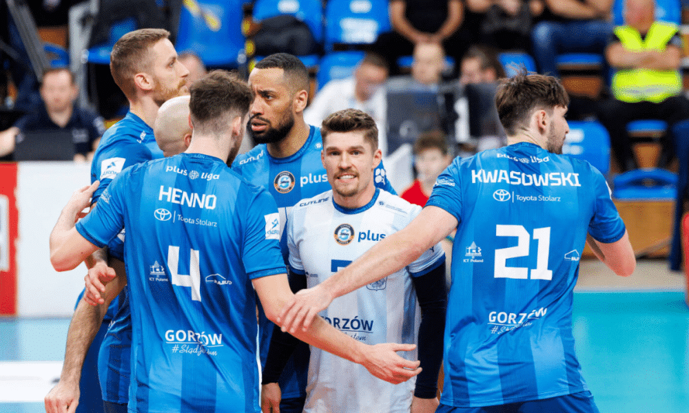 Chizoba, Thiaguinho e cia comemoram ponto do Cuprum Gorzow na Liga polonesa de vôlei
