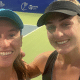 Mas - Gabriella Dabrowdki e Luisa Stefani se cumprimentam durante jogo duplas tênis retomada retorno volta