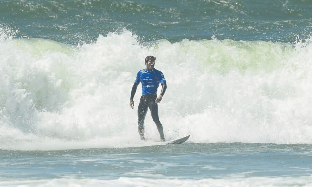 Mateus Herdy no dream tour da Praia Mole