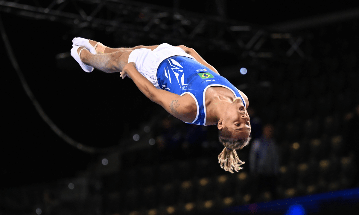 Vinicius Celestino no Mundial de Ginástica de Trampolim