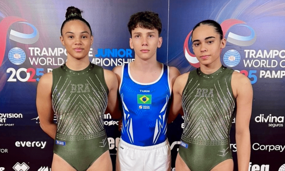 Arthur, Gabriela e Eduarda, da Ginástica de Trampolim Júnior.