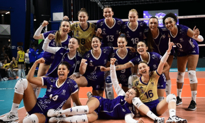 Naiane Rios e colegas do Volero Le Cannet comemoram vitória na Champions League de vôlei feminino