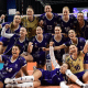 Naiane Rios e colegas do Volero Le Cannet comemoram vitória na Champions League de vôlei feminino