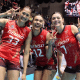 Rosamaria, Sabrina e companheiras do Denso Airybees comemoram vitória na Liga Japonesa de vôlei feminino