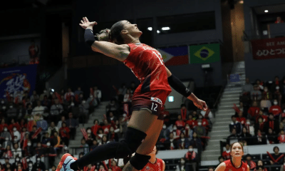 Sabrina Machado em jogo do Denso Airybees na liga japonesa de vôlei feminino