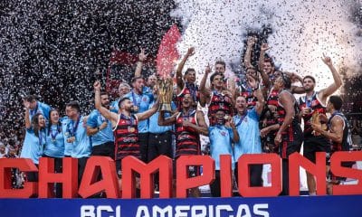 Na imagem, Flamengo comemorando o título da BCLA 2024/25.
