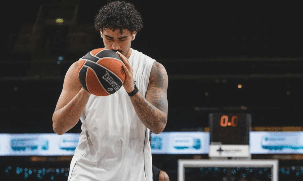 Márcio Santos fez sete pontos na vitória do Maccabi Tel Aviv (Foto: Instagram @elad.goldstein)