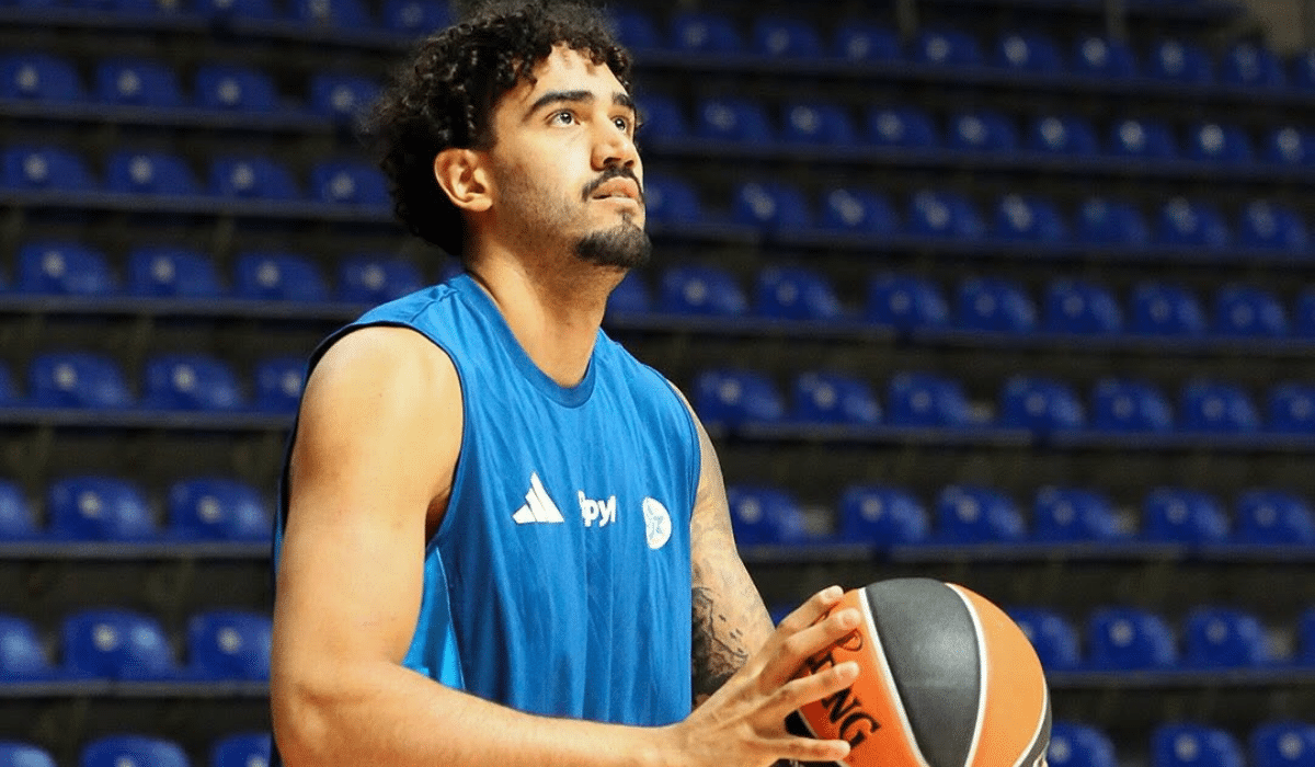 O pivô Márcio teve papel relevante na vitória de sua equipe na Liga de Israel (Instagram @maccabitlv)