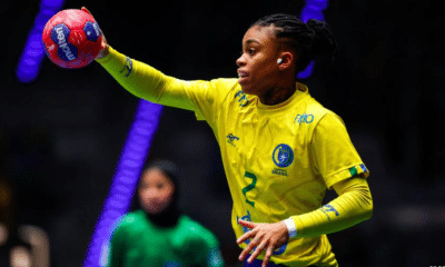 Bruna de Paula é a artilheira do Brasil no Campeonato Mundial de handebol feminino (Foto: IHF/Divulgação)