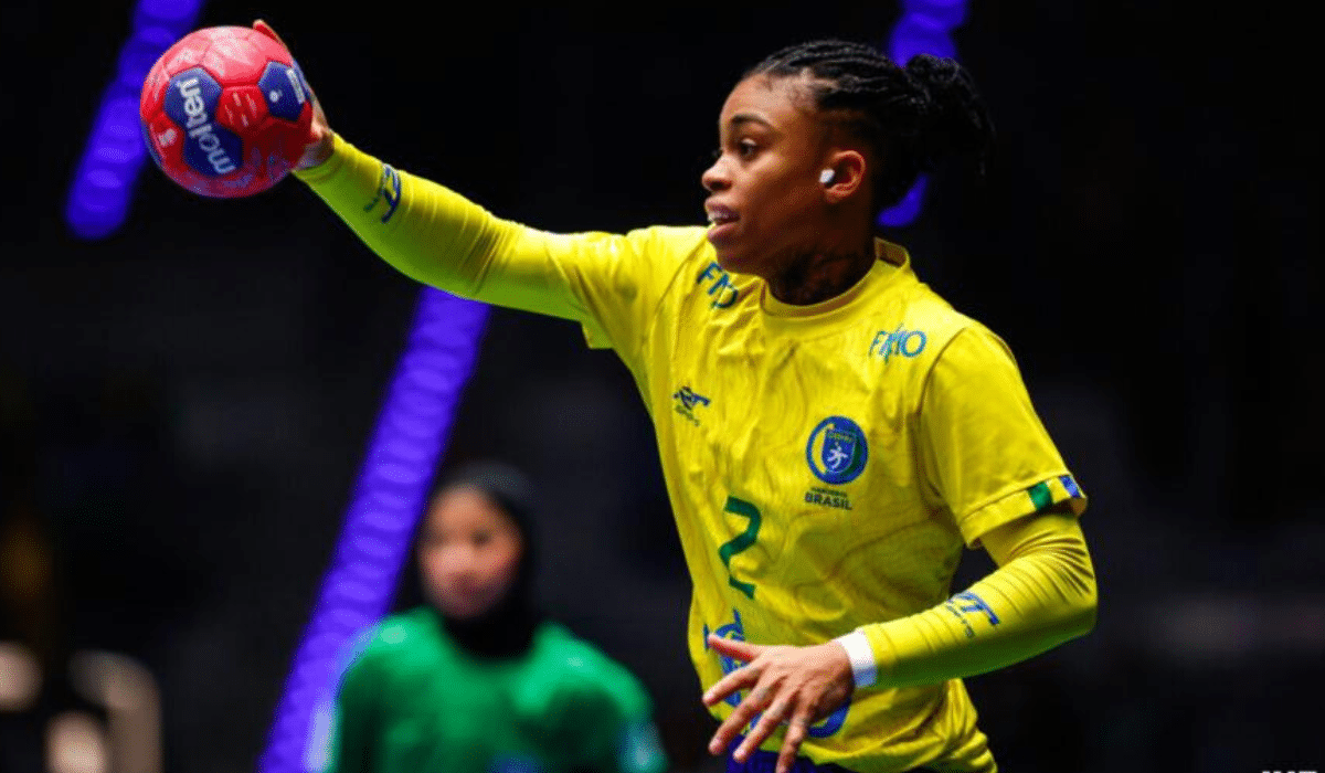 Bruna de Paula é a artilheira do Brasil no Campeonato Mundial de handebol feminino (Foto: IHF/Divulgação)