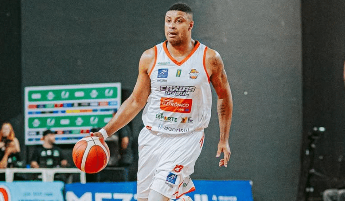 Humberto cresceu nos dez minutos finais e fez oito dos seus dez pontos por Caxias na fase decisiva do jogo (Foto: Bauru Basket)