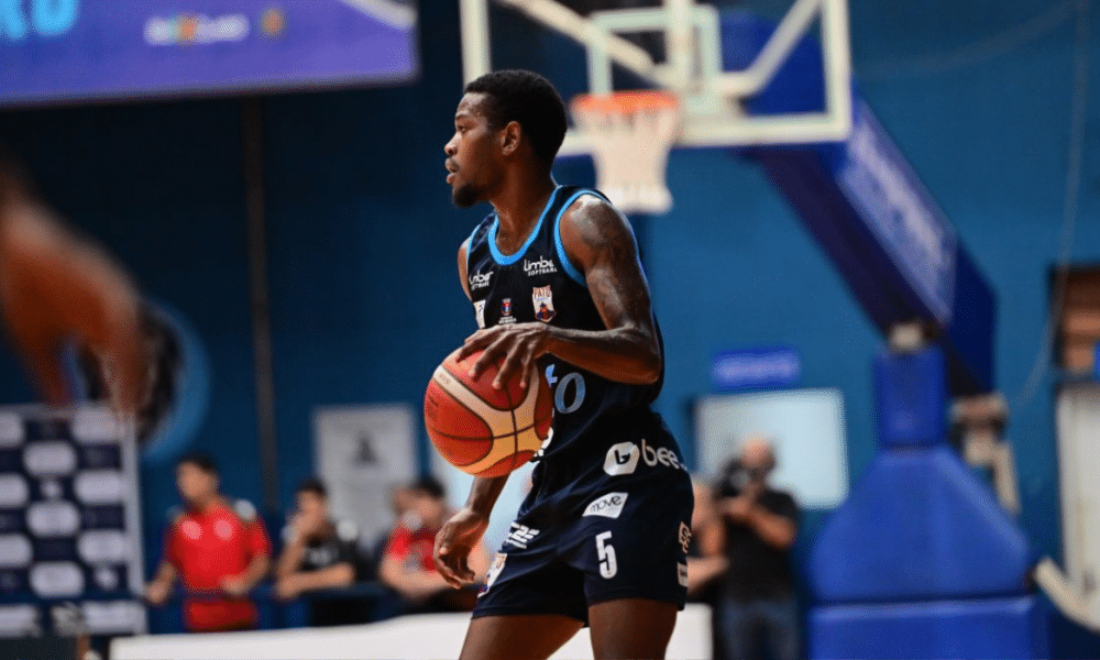 Thompson foi o cestinha do Pato na vitória sobre o Rio Claro (Foto: Filippo Ferrari)