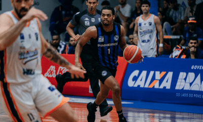 David Sloan comandou vitória do Pinheiros no NBB (Foto: Gabriella Tayane/Basquete Unifacisa)