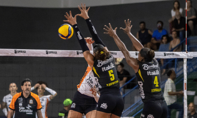 Adenízia comandou o Praia na vitória sobre Osasco pela Superliga (Foto: Bruno Cunha/Praia Divulgação)