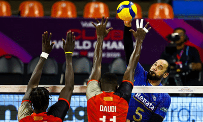 O Vôlei Renata, do ponteiro Maurício Borges, perdeu do campeão asiático no último jogo da fase de grupos do Mundial de Clubes (Foto: FIVB/Divulgação)