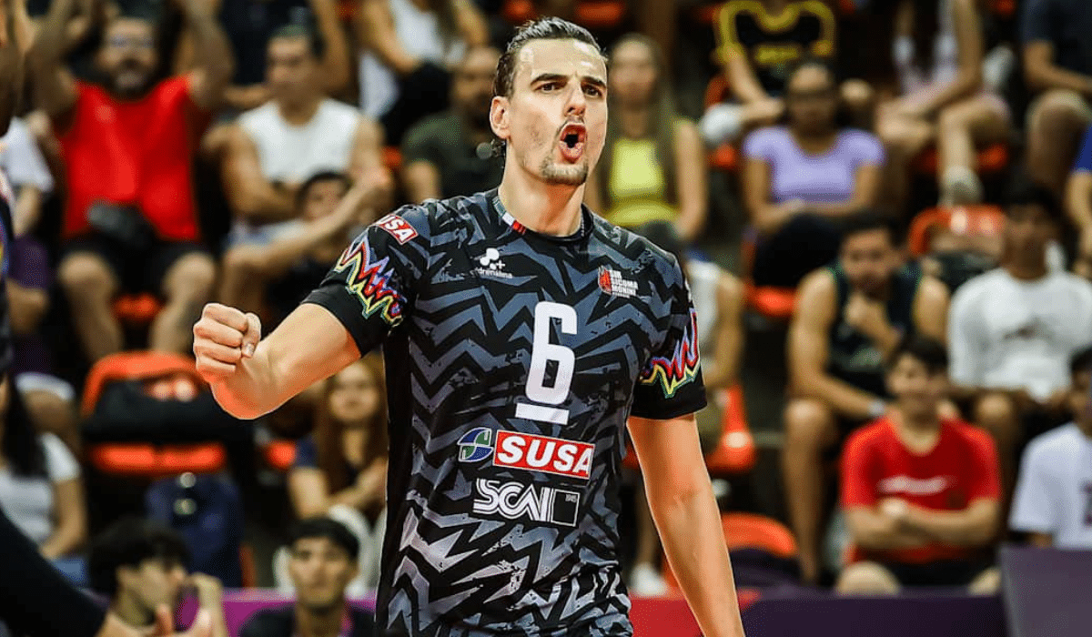 O levantador Simone Giannelli foi o capitão do Perugia no tricampeeonato do Mundial de Clubes (Foto: FIVB/Divulgação)