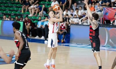 Na imagem, marcação distante do Flamengo, permitindo arremesso do jogador do Nacional.