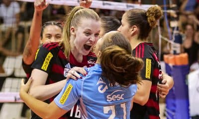 Na imagem, jogadoras do Flamengo vibrando e mostrando como foi dura a partida contra Renasce Sorocaba.