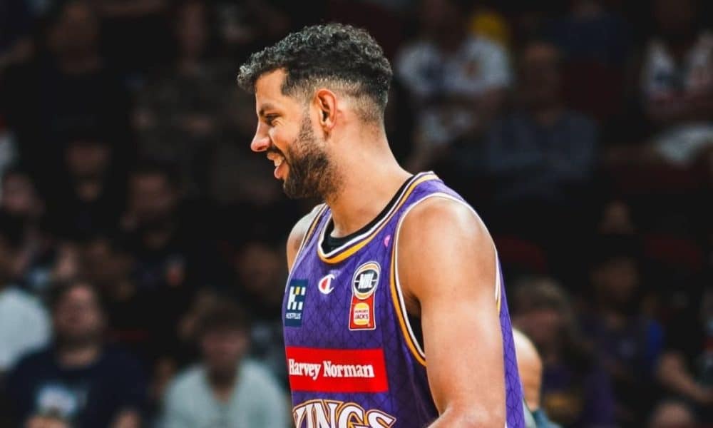 Tim Soares tem melhor jogo da temporada e é decisivo em vitória do Sydney Kings